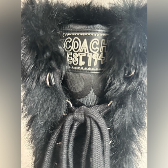 Women’s Coach signature fur boots - Picture 4 of 5